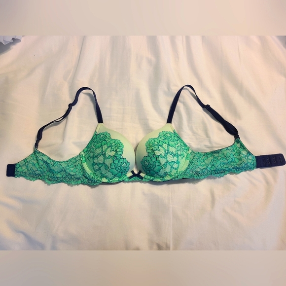 VS Push Up Bra 32B - Picture 2 of 3
